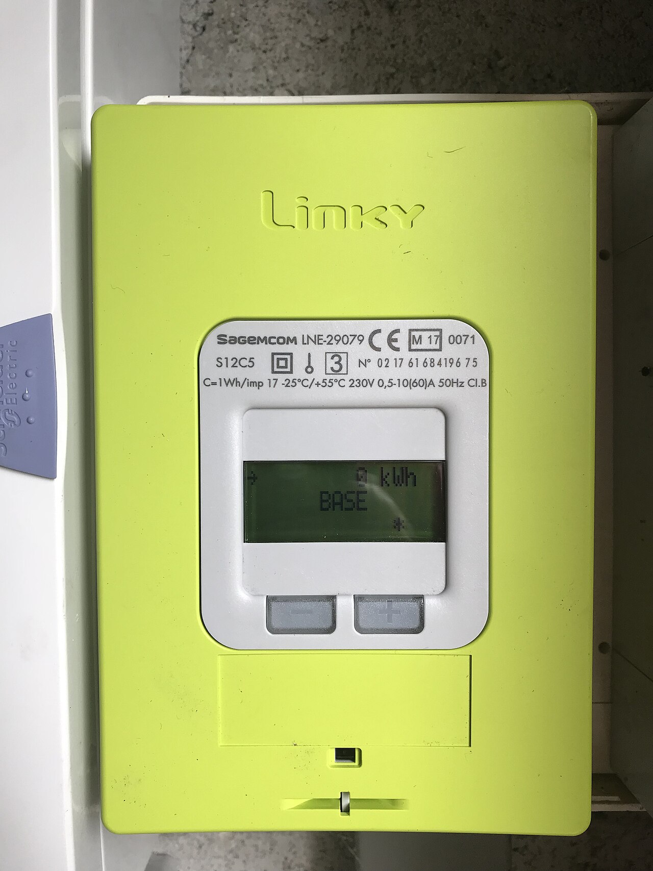 Compteur électrique communicant installé dans un logement